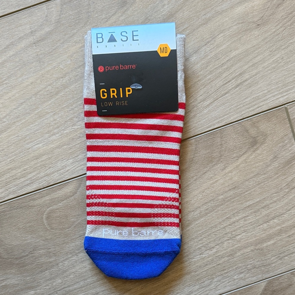 NWT  pure barre sticky socks - medium